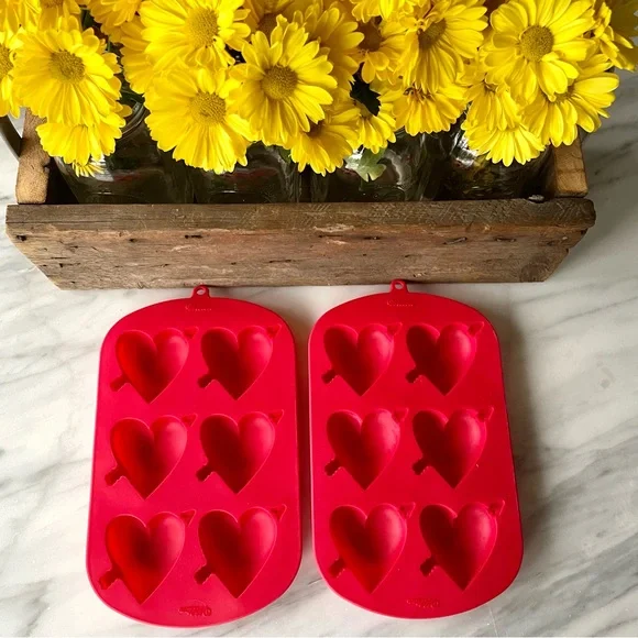 Wilton•Set of 2•Heart-Shaped Silicone Baking Molds•Rice Krispies/Brownies/Cakes - Picture 11 of 12